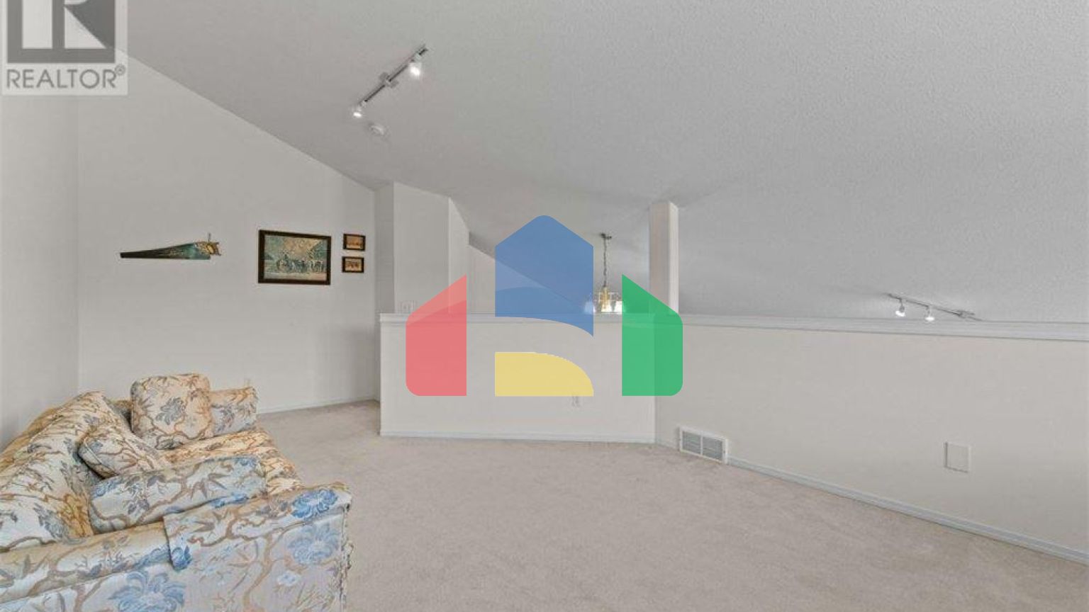 Residential - Townhouse - Salmon Arm, Canada - Canada