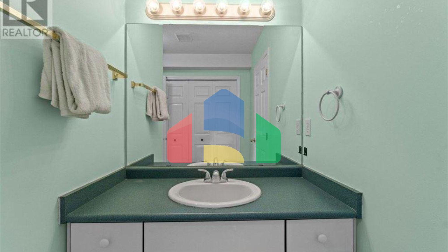 Residential - Townhouse - Salmon Arm, Canada - Canada