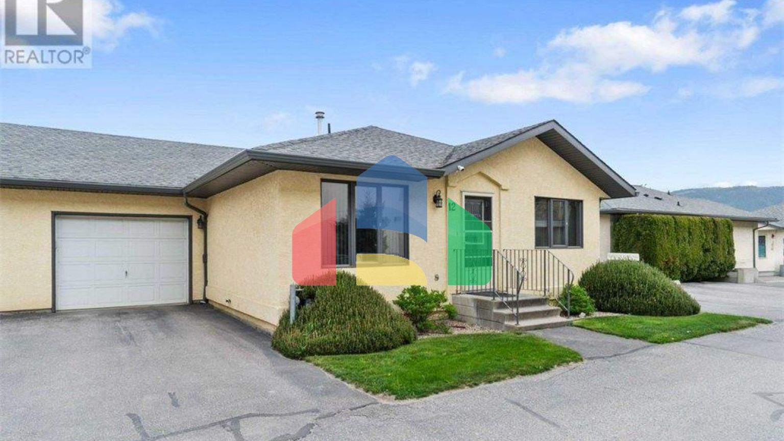 Residential - Townhouse - Salmon Arm, Canada - Canada