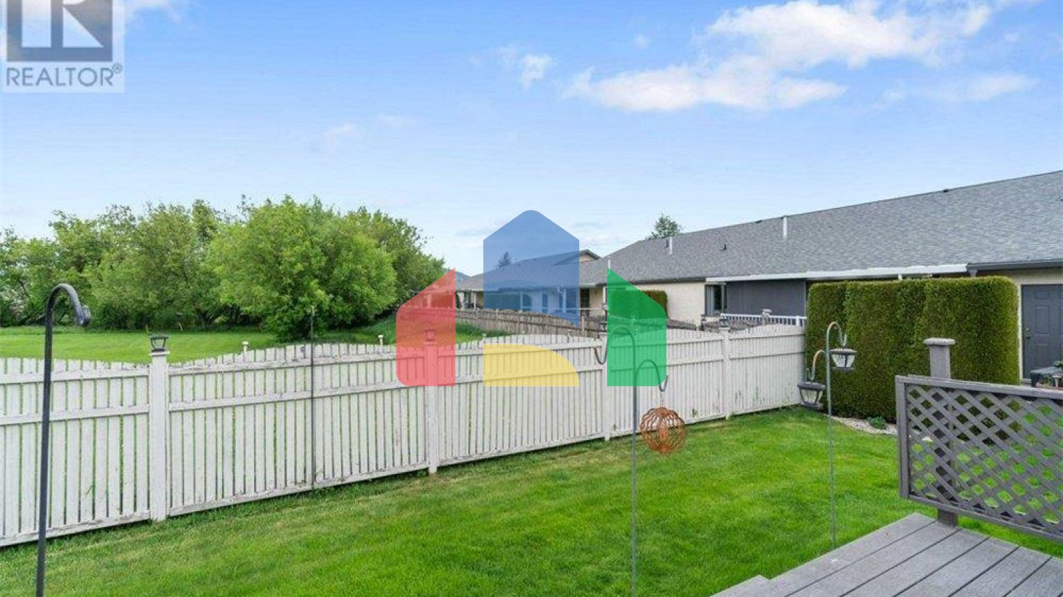 Residential - Townhouse - Salmon Arm, Canada - Canada