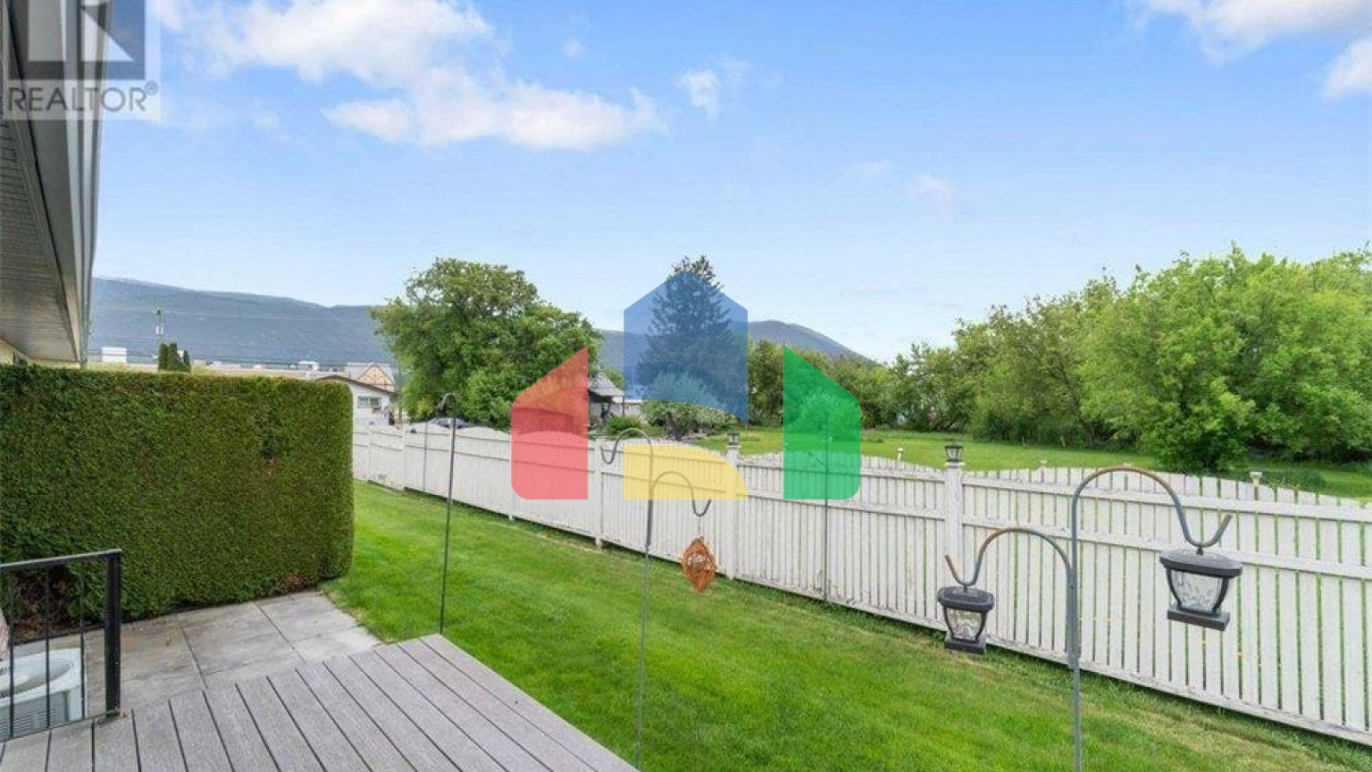 Residential - Townhouse - Salmon Arm, Canada - Canada