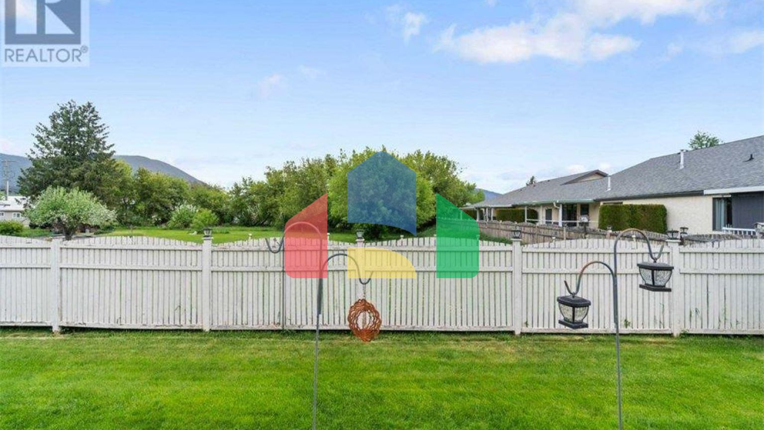 Residential - Townhouse - Salmon Arm, Canada - Canada