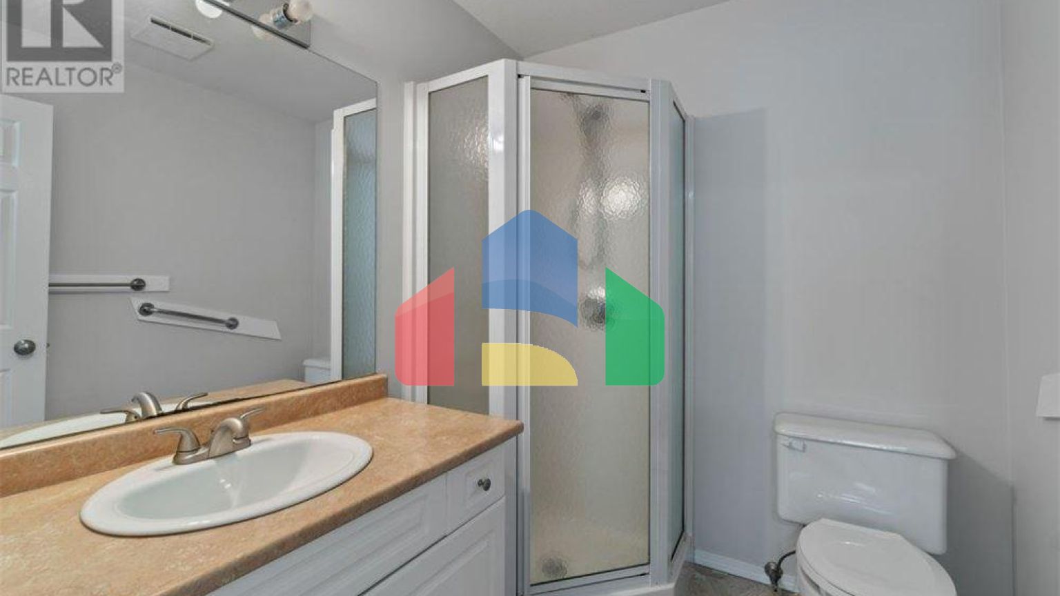 Residential - Townhouse - Salmon Arm, Canada - Canada