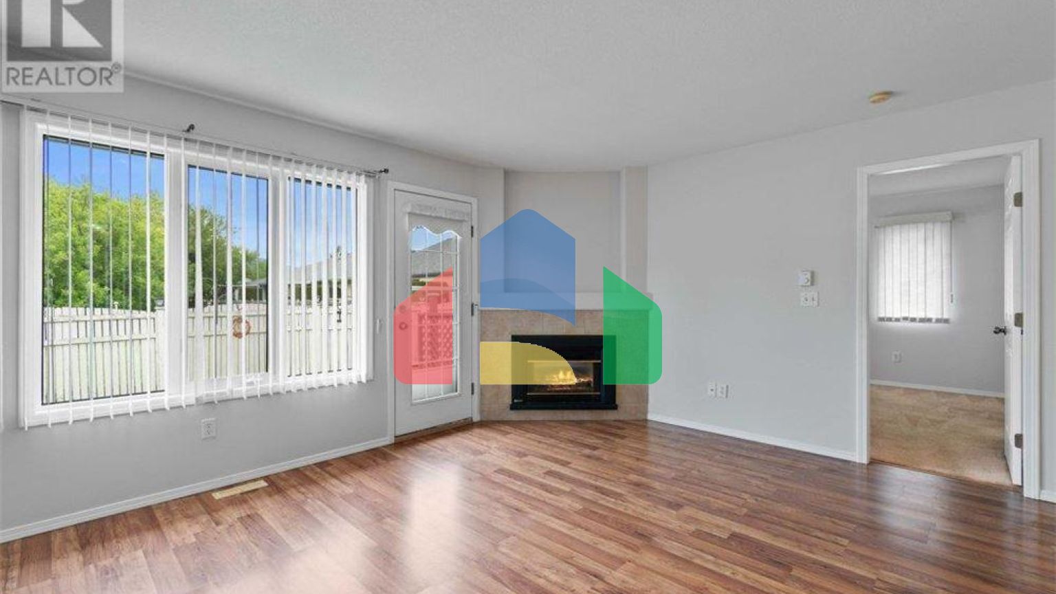 Residential - Townhouse - Salmon Arm, Canada - Canada