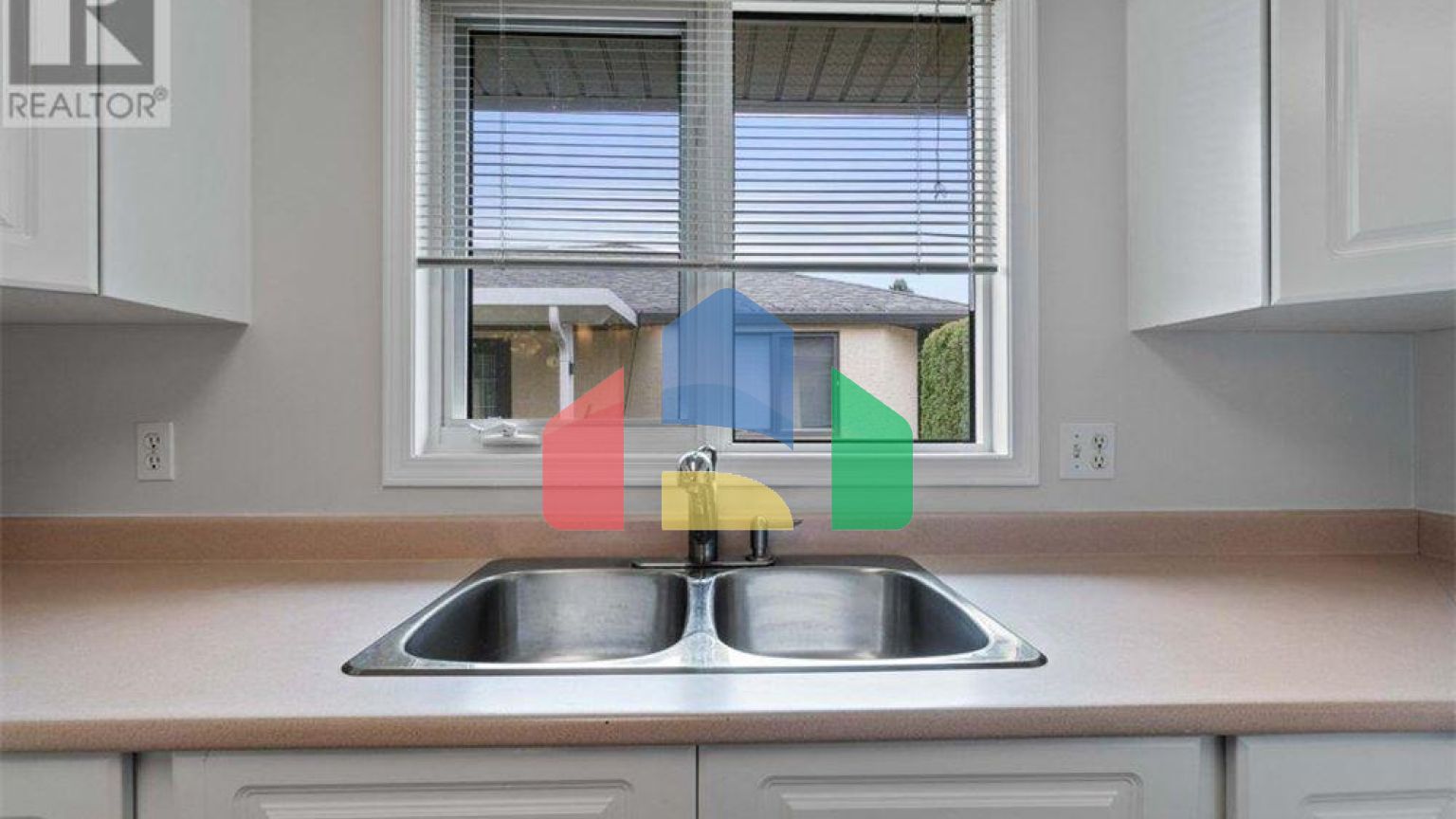 Residential - Townhouse - Salmon Arm, Canada - Canada