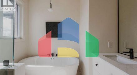 Residential - Single Family Home - Sarnia, Canada - Canada