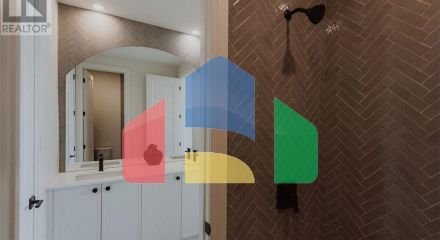Residential - Single Family Home - Sarnia, Canada - Canada
