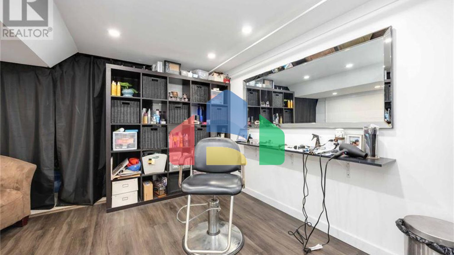 Residential - Single Family Home - Sarnia, Canada - Canada