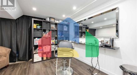 Residential - Single Family Home - Sarnia, Canada - Canada