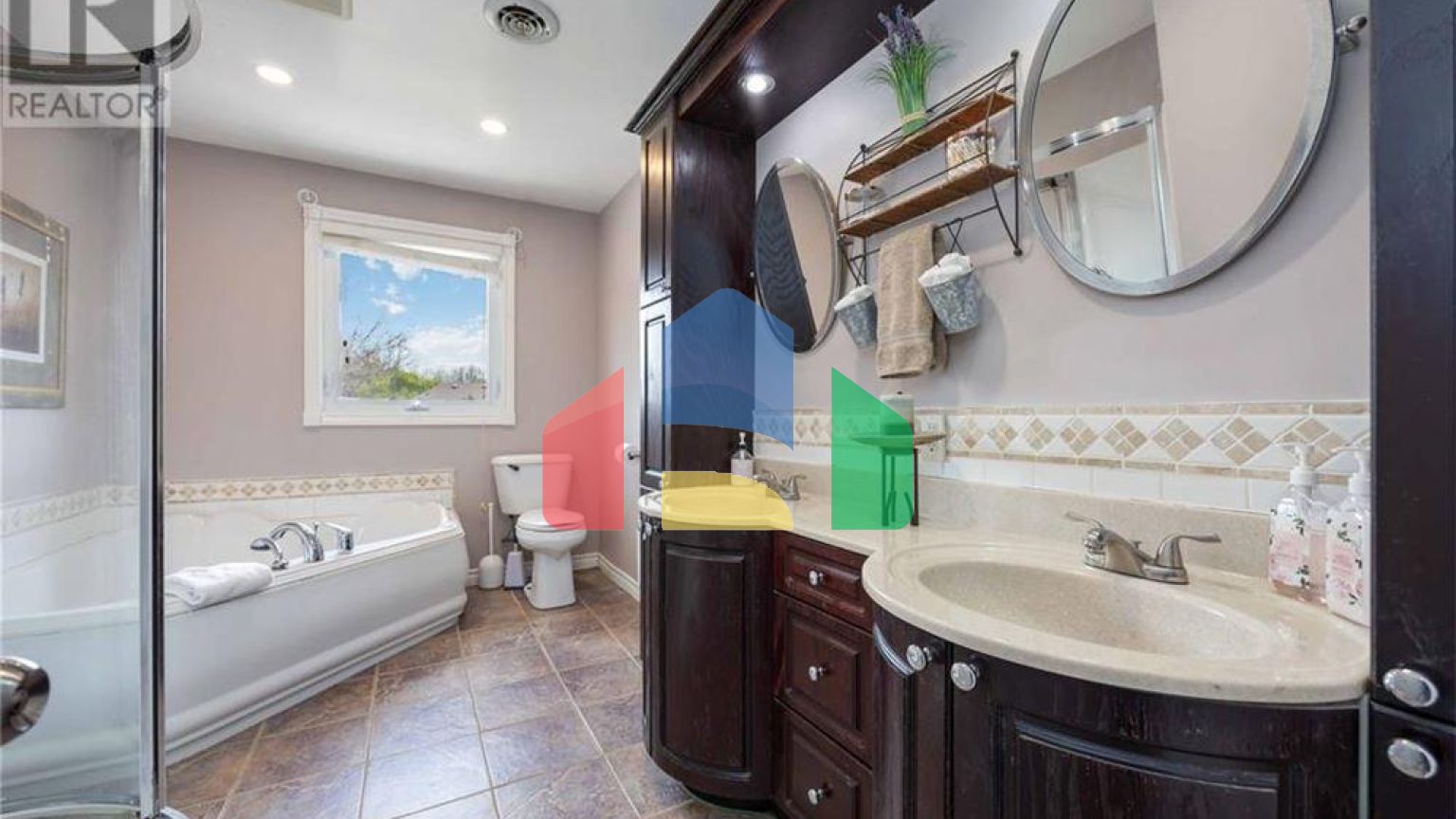 Residential - Single Family Home - Sarnia, Canada - Canada