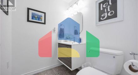 Residential - Single Family Home - Sarnia, Canada - Canada