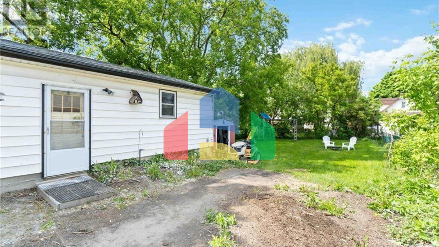 Residential - Single Family Home - Sarnia, Canada - Canada