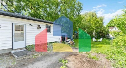 Residential - Single Family Home - Sarnia, Canada - Canada