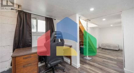 Residential - Single Family Home - Sarnia, Canada - Canada