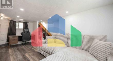 Residential - Single Family Home - Sarnia, Canada - Canada