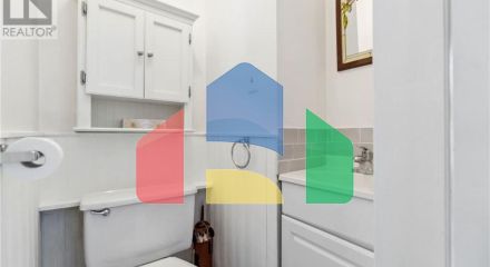 Residential - Single Family Home - Sarnia, Canada - Canada