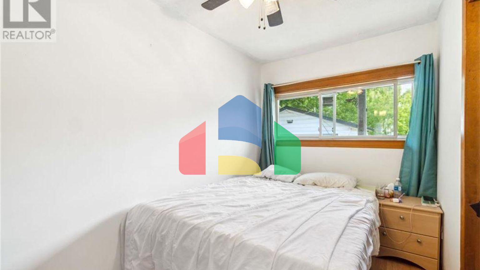 Residential - Single Family Home - Sarnia, Canada - Canada