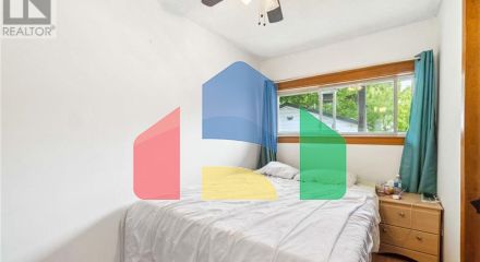 Residential - Single Family Home - Sarnia, Canada - Canada