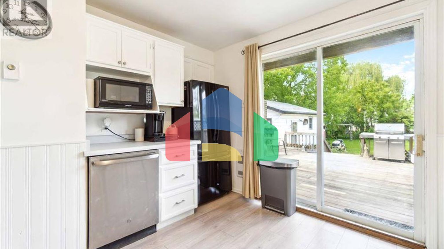 Residential - Single Family Home - Sarnia, Canada - Canada