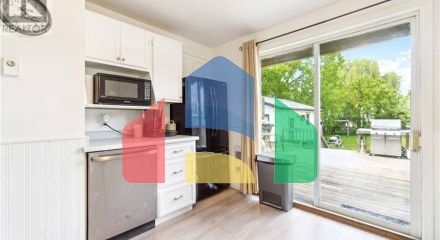 Residential - Single Family Home - Sarnia, Canada - Canada