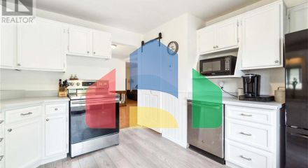 Residential - Single Family Home - Sarnia, Canada - Canada