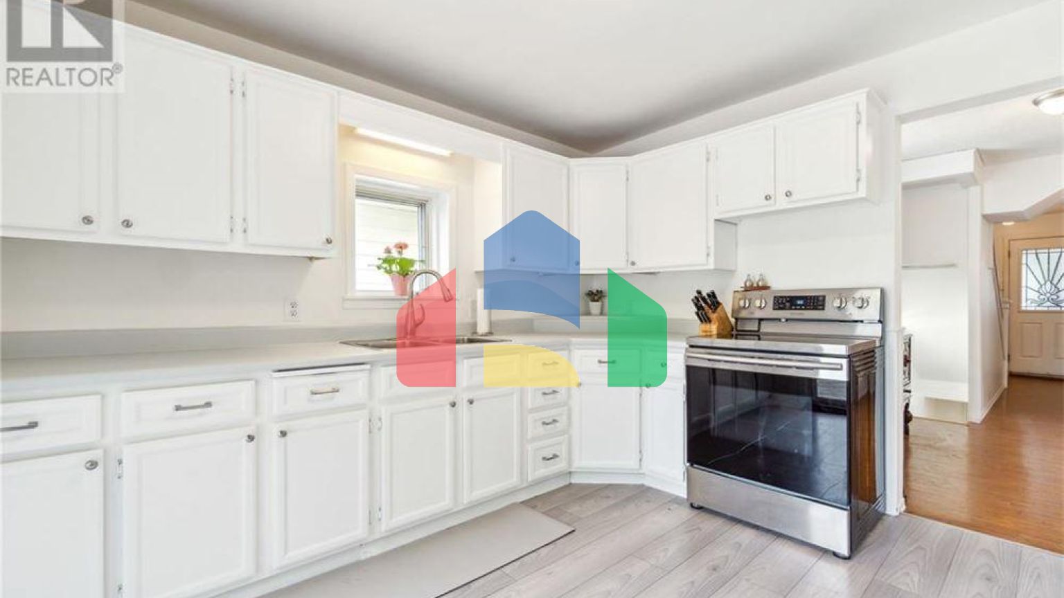 Residential - Single Family Home - Sarnia, Canada - Canada