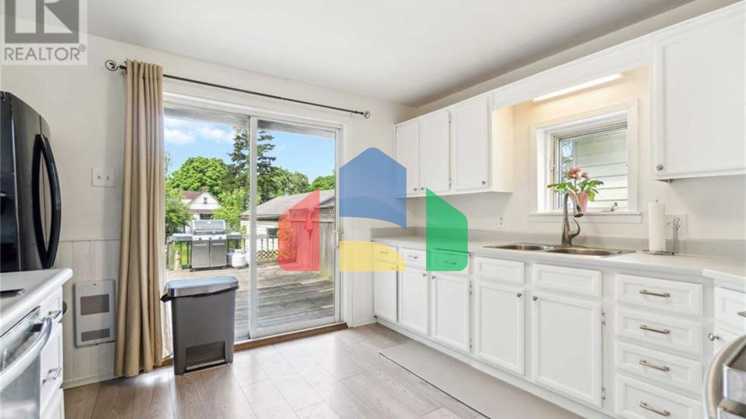 Residential - Single Family Home - Sarnia, Canada - Canada