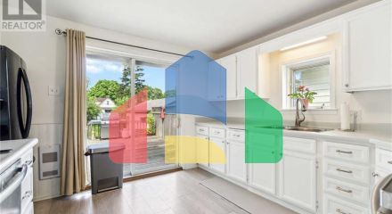 Residential - Single Family Home - Sarnia, Canada - Canada