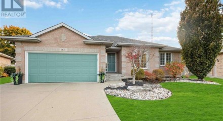 Residential - Single Family Home - Sarnia, Canada - Canada
