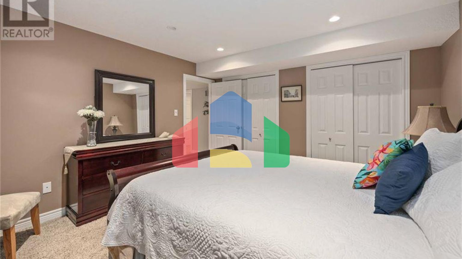 Residential - Single Family Home - Sarnia, Canada - Canada