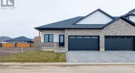 Residential - Single Family Home - Sarnia, Canada - Canada