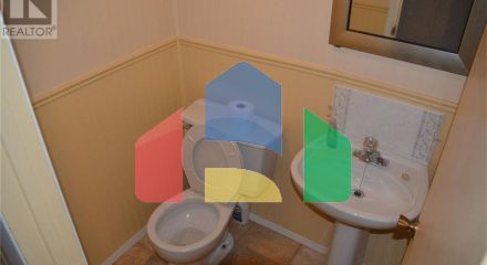 Residential - Single Family Home - Sarnia, Canada - Canada