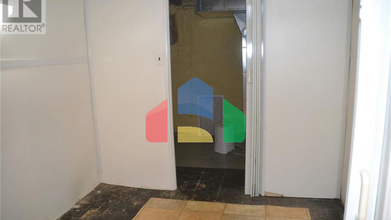 Residential - Single Family Home - Sarnia, Canada - Canada