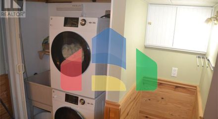 Residential - Single Family Home - Sarnia, Canada - Canada