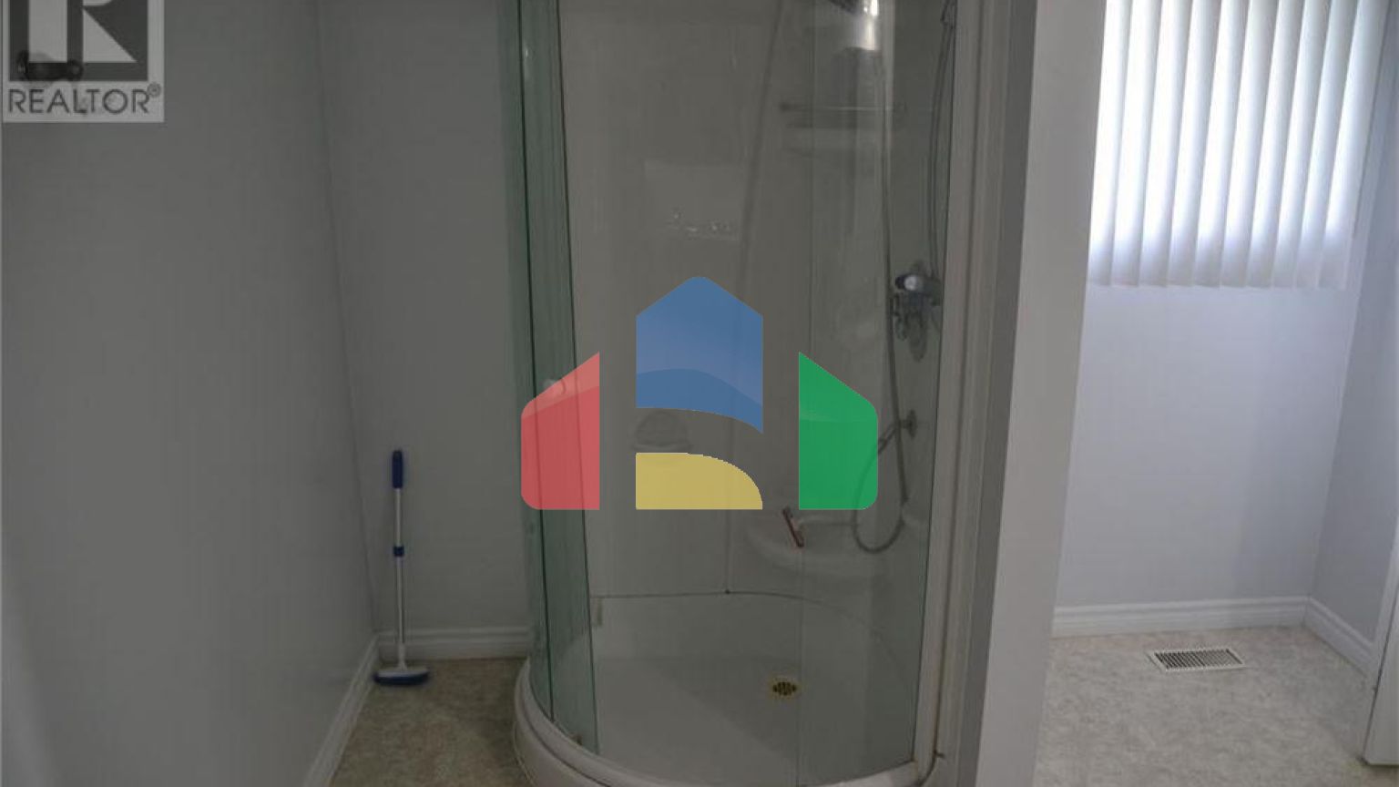 Residential - Single Family Home - Sarnia, Canada - Canada