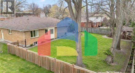 Residential - Single Family Home - Sarnia, Canada - Canada