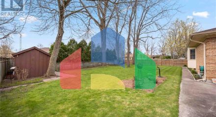 Residential - Single Family Home - Sarnia, Canada - Canada