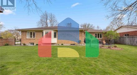 Residential - Single Family Home - Sarnia, Canada - Canada