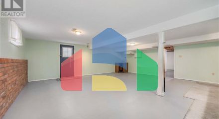 Residential - Single Family Home - Sarnia, Canada - Canada