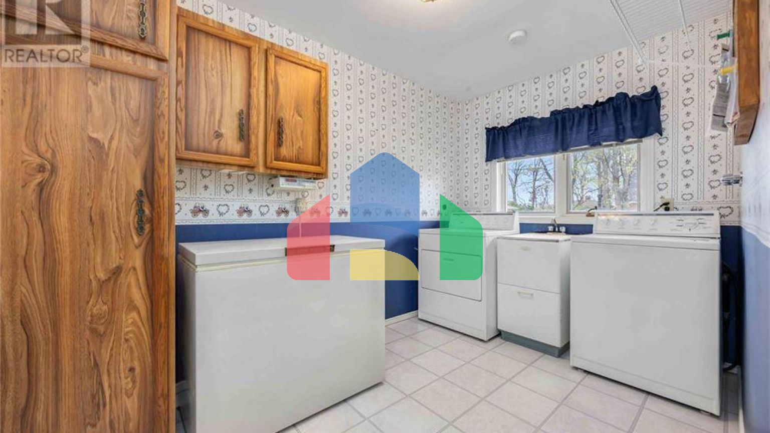 Residential - Single Family Home - Sarnia, Canada - Canada