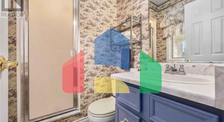 Residential - Single Family Home - Sarnia, Canada - Canada