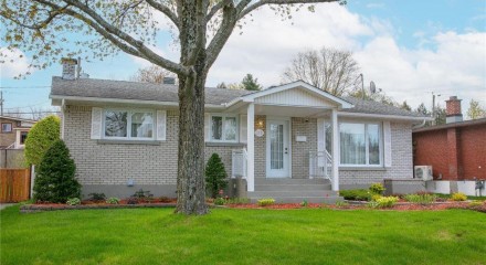 Residential - Bungalow - Jacques-Cartier (Sherbrooke), Canada - Canada