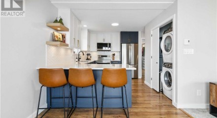 Residential - Single Family Home - Sidney, Canada - Canada