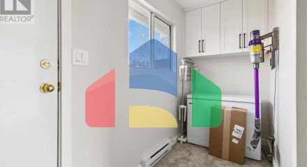 Residential - Single Family Home - Sidney, Canada - Canada