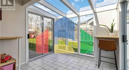 Residential - Single Family Home - Sidney, Canada - Canada