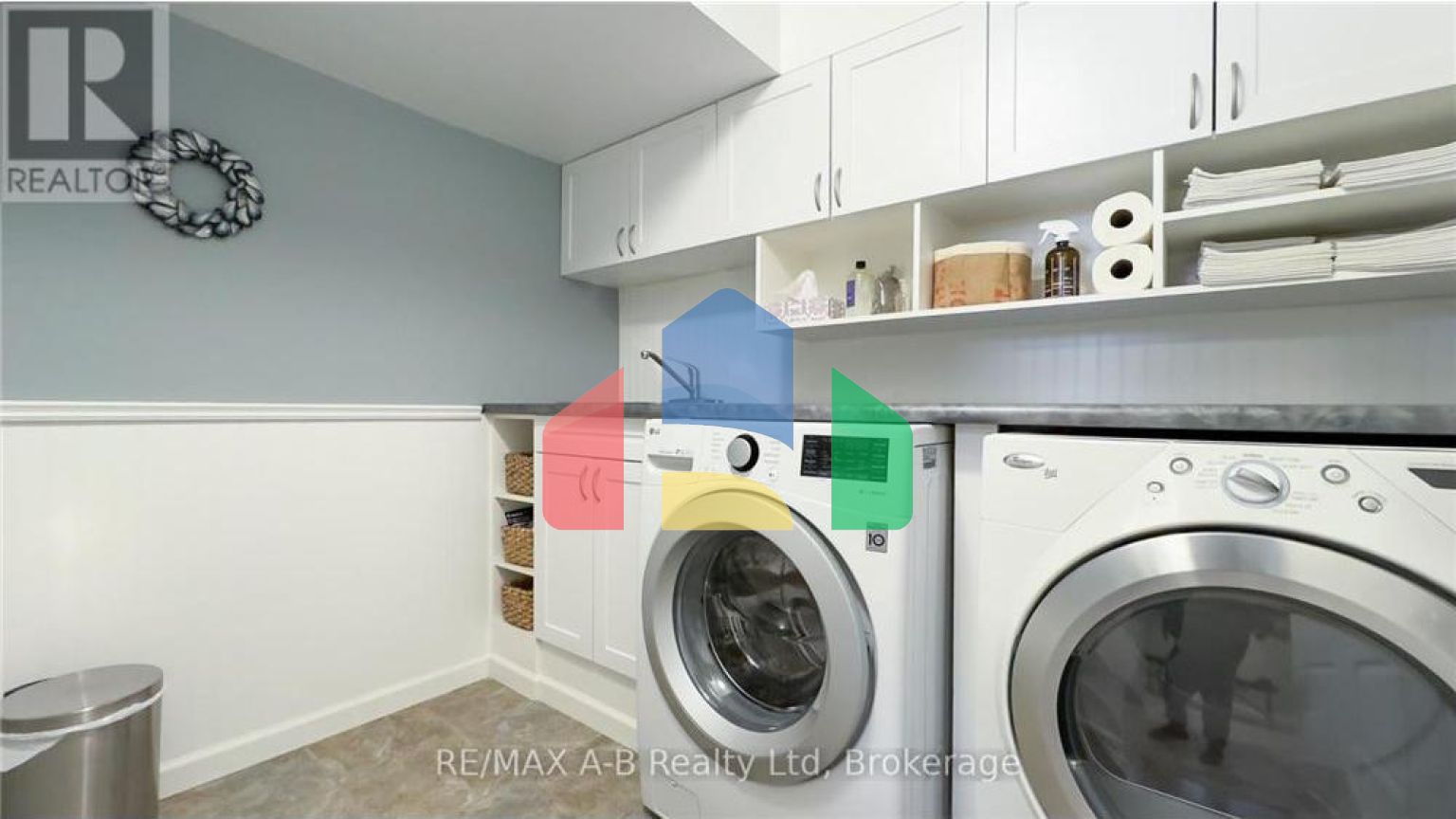 Residential - Single Family Home - Stratford, Canada - Canada