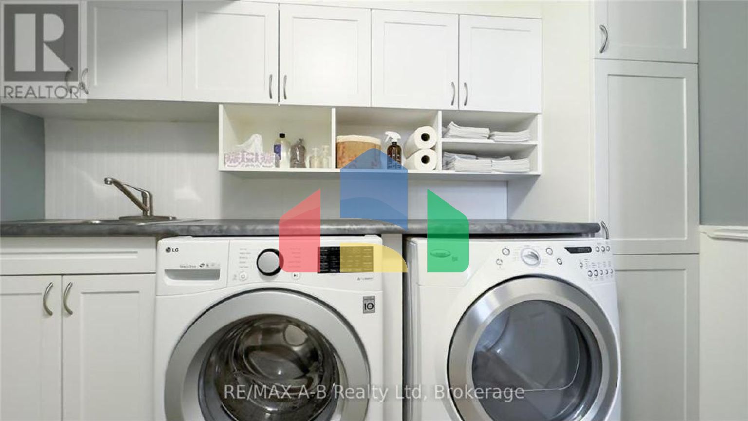 Residential - Single Family Home - Stratford, Canada - Canada