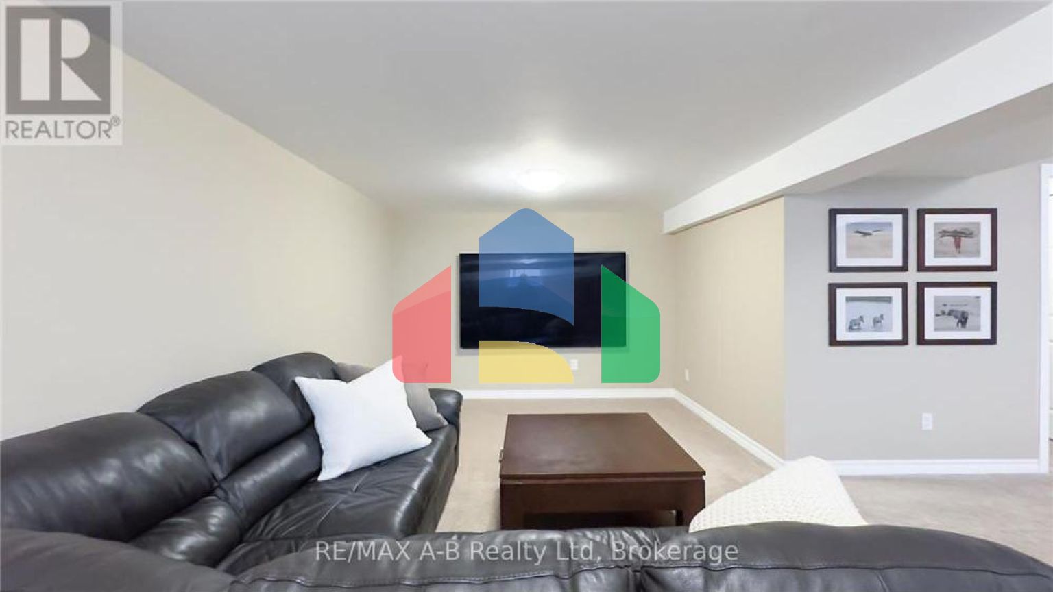 Residential - Single Family Home - Stratford, Canada - Canada