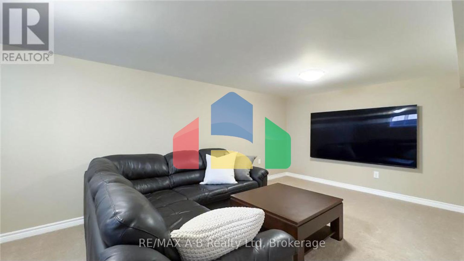 Residential - Single Family Home - Stratford, Canada - Canada