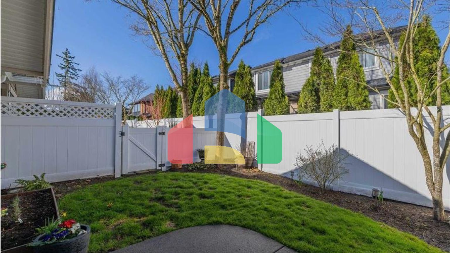 Residential - Townhouse - Surrey, Canada - Canada